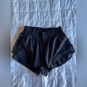 Lululemon Hotty Hot Low-Rise Lined Short 2.5”